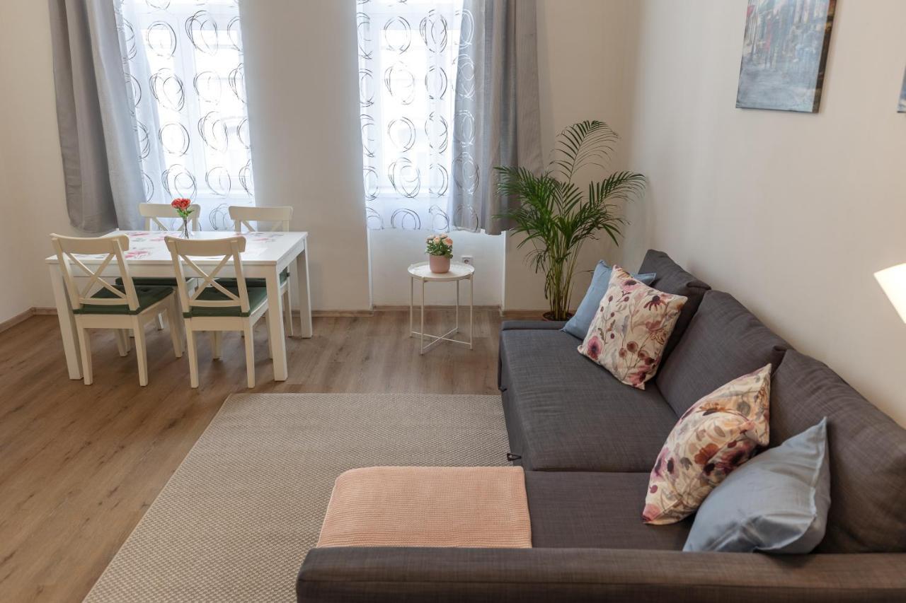 Emily'S Lovely Place Budapest Extérieur photo