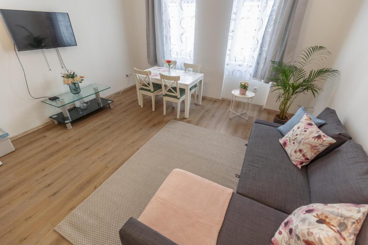 Emily'S Lovely Place Budapest Extérieur photo